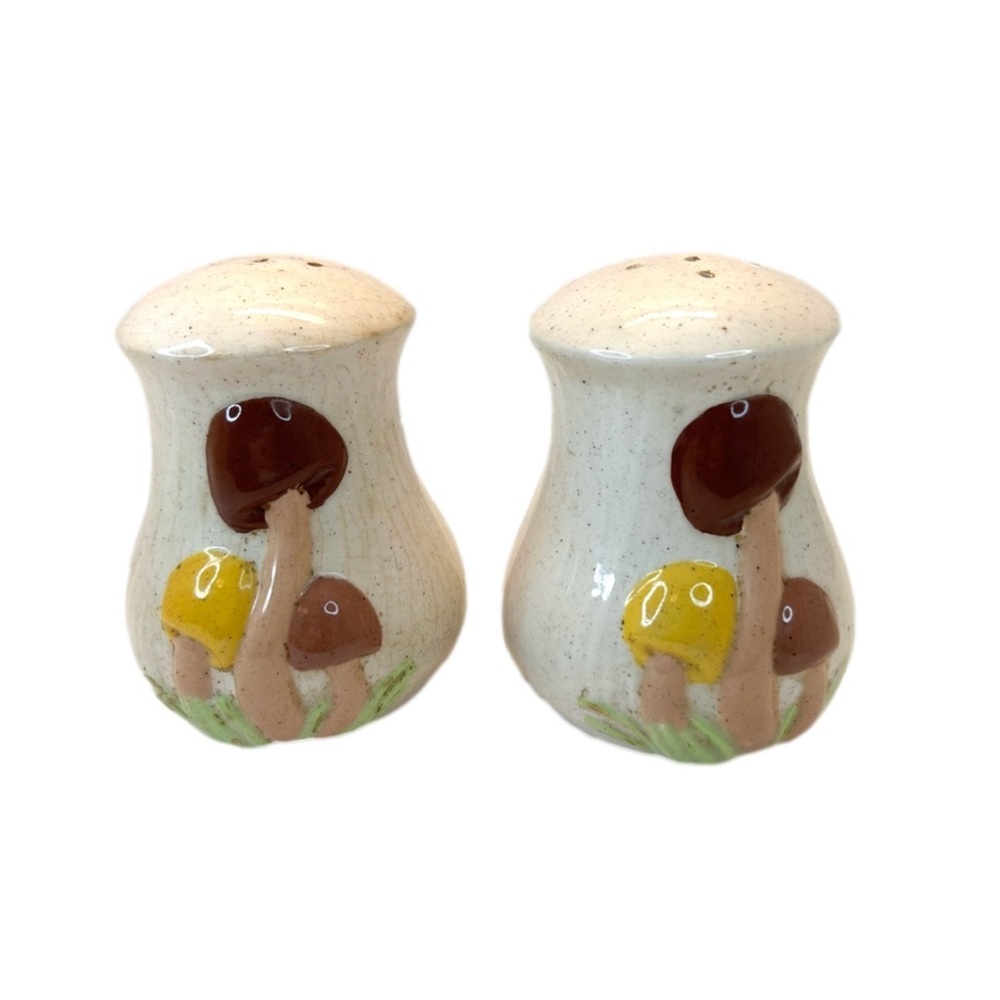 Vintage 1970s Mushroom Ceramic Salt and Pepper Shakers Set 4” Tall